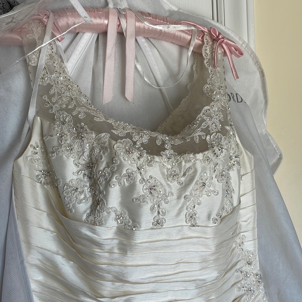 Never worn Designer Pronovias Wedding Gown